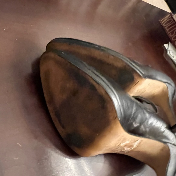 FANTASTIC T-STRAP TAHARI HEELS - Picture 5 of 6